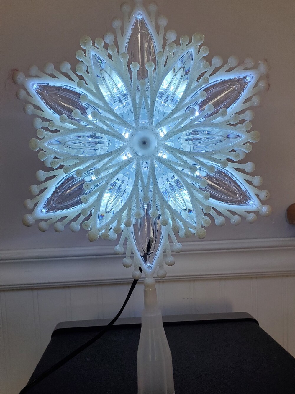 LED White Snowflake Holiday Tree Topper - Decorative Lighted Star